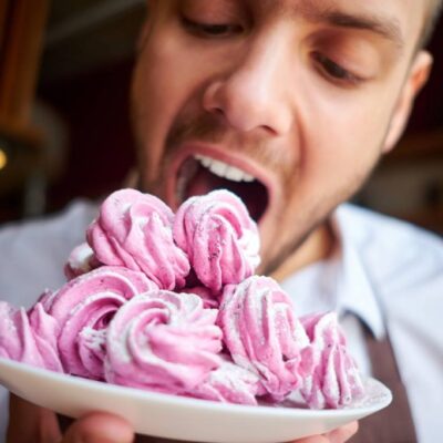 Perché mangiare troppi zuccheri è pericoloso? Consigli per mangiatori di dolci